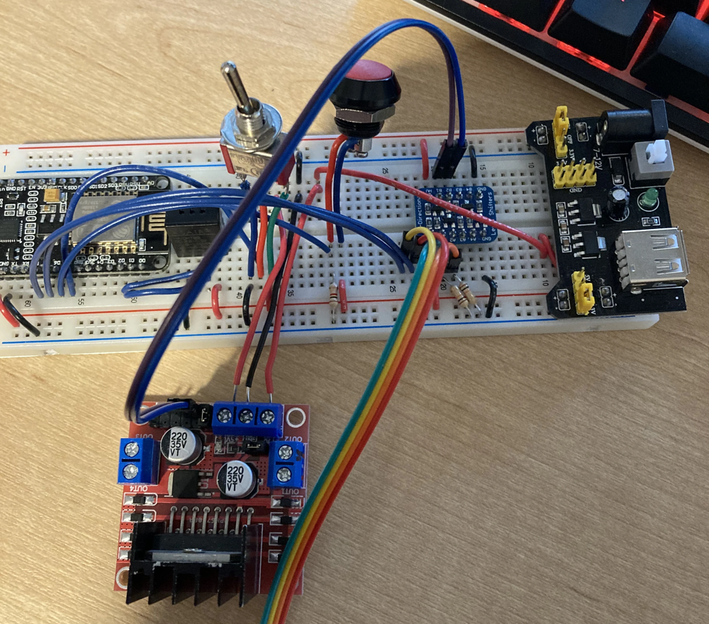 Breadboard circuit for the automatic window controller